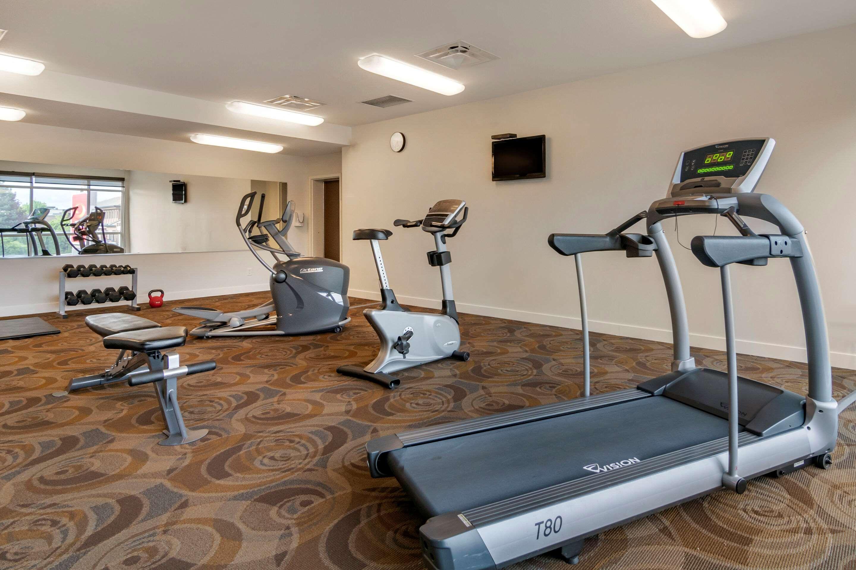 Econo Lodge Inn & Suites Kelowna Kültér fotó