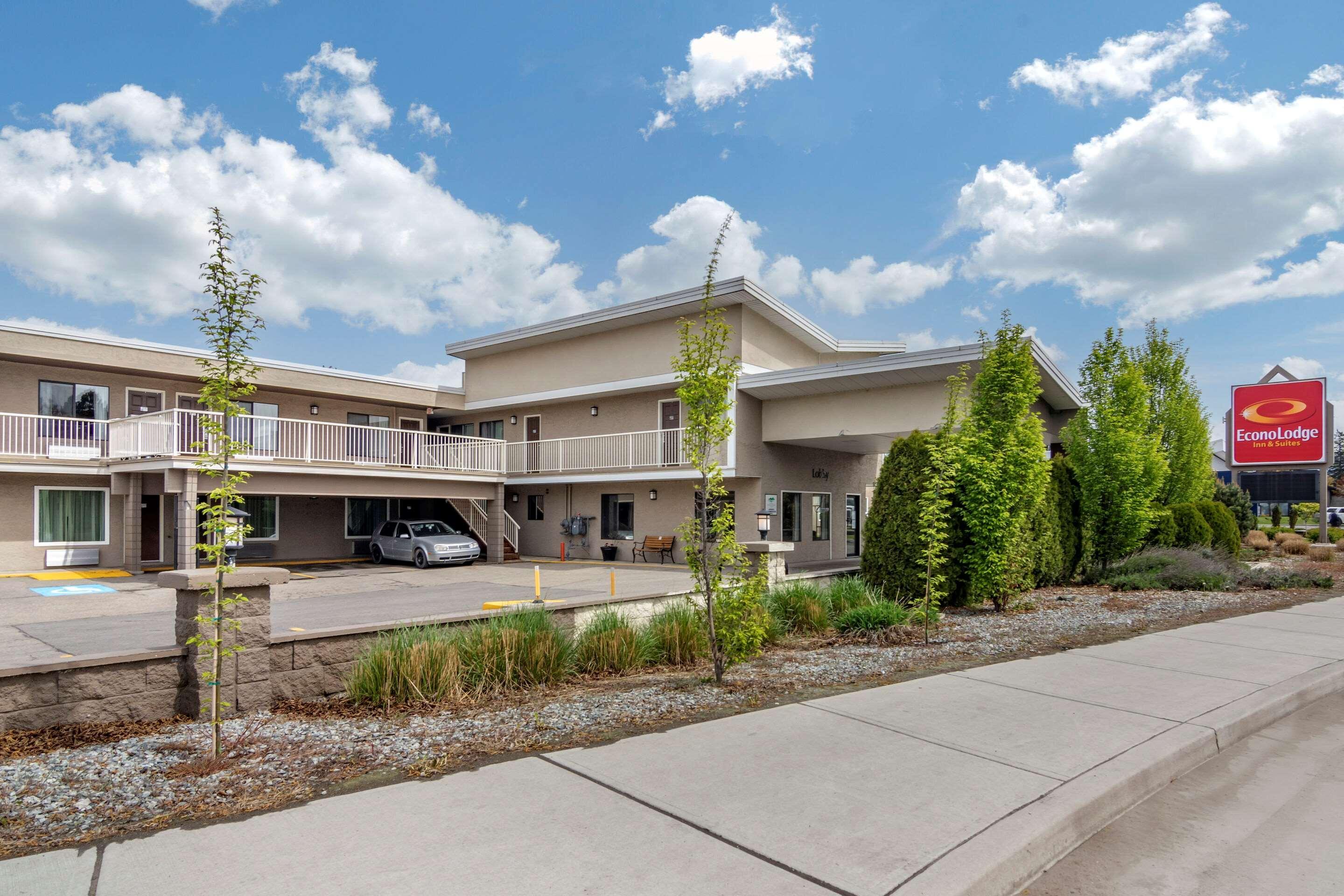 Econo Lodge Inn & Suites Kelowna Kültér fotó